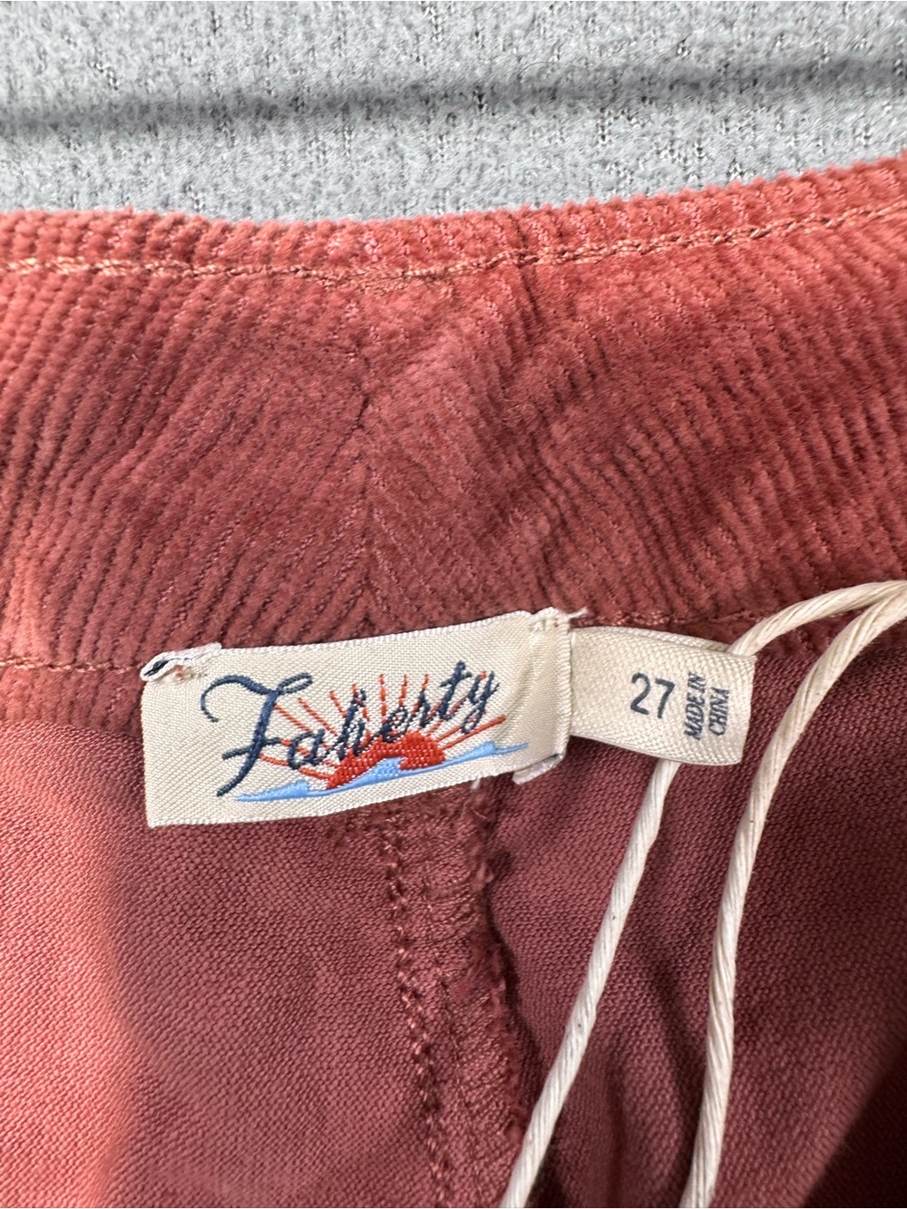 Faherty Organic Cotton Corduroy Patch Pocket Retro Wide Leg Pant in Henna, 27 - Picture 9 of 16